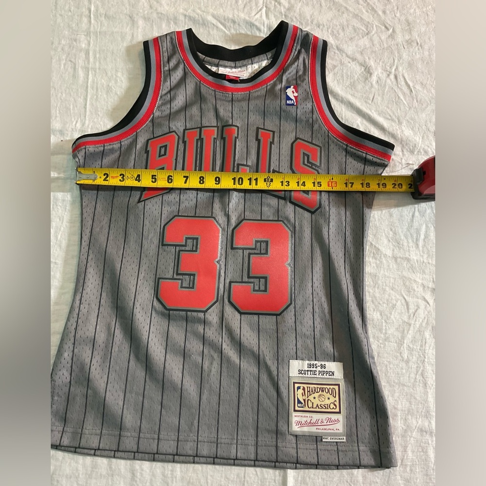 Mitchell & Ness Scottie Pippen Jersey Mens 1995 Chicago Bulls Grey HWC Swingman - Picture 10 of 14
